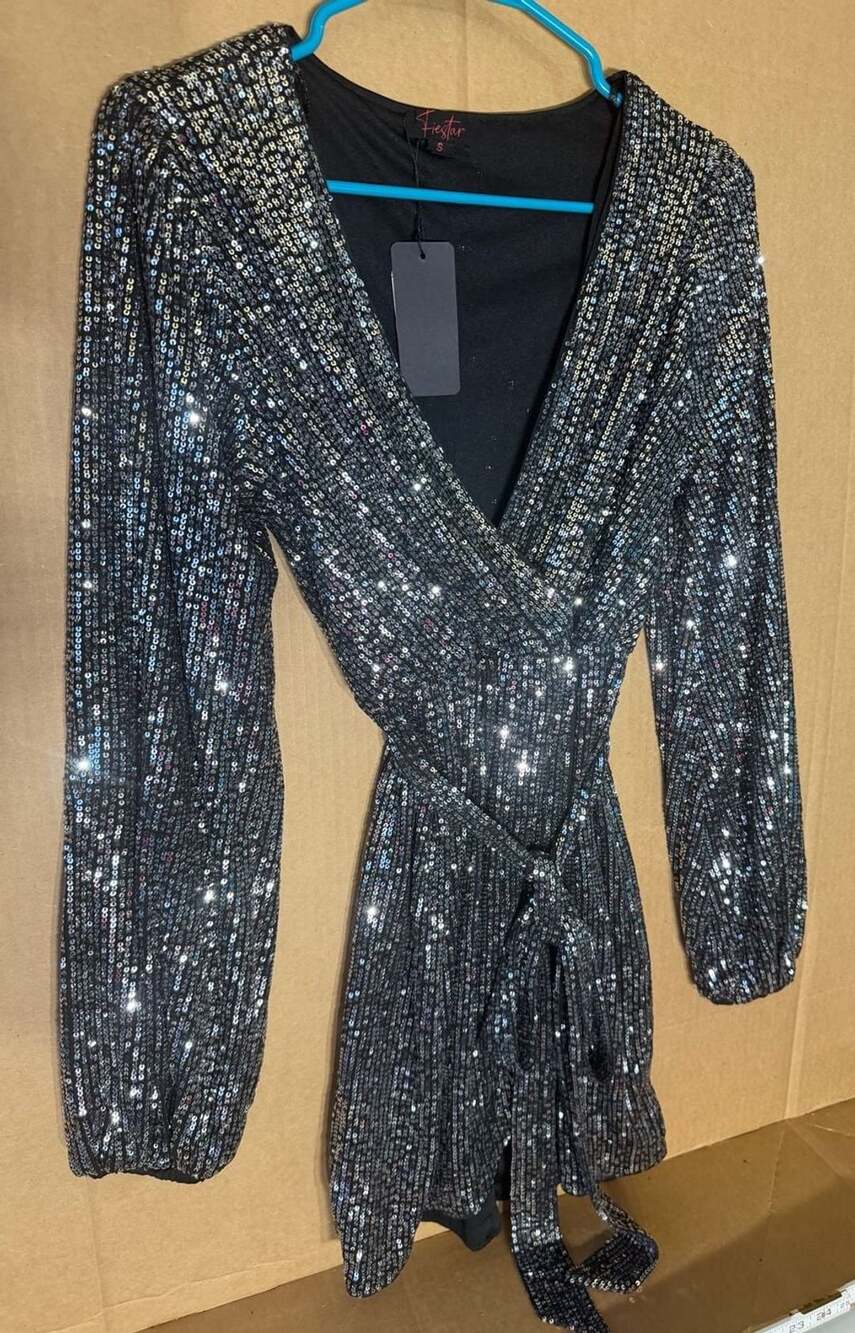 ✨Fiestar V-Neck Long Sleeve ✨ Sequin Wrap dress- Size S